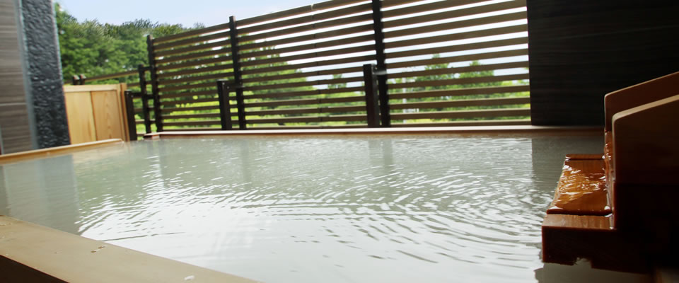 Photo:Guest room outdoor baths