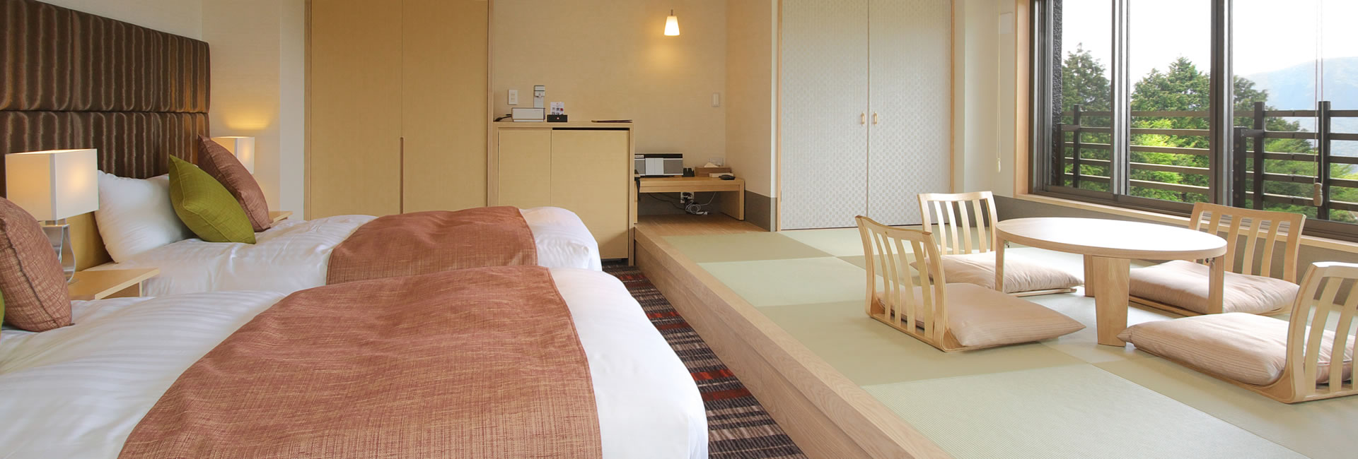 Photo2：Mt. Fuji/Somma View:Japanese-Western Room