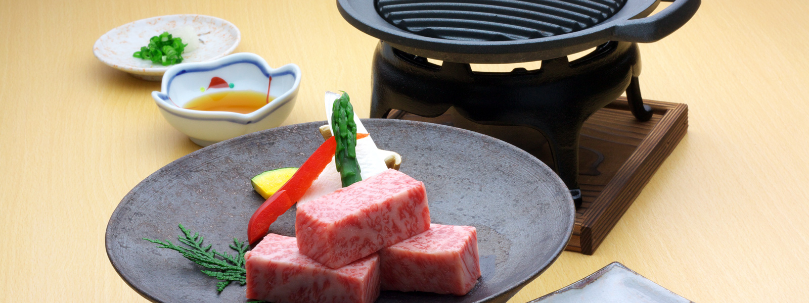 カフェテラスのあるラウンジでは、カフェ＆バーもございます。